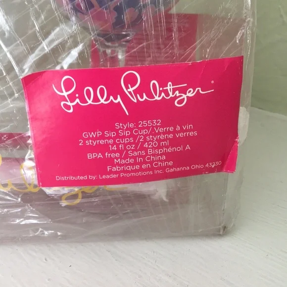 NWT Lilly Pulitzer Acrylic Wine Glasses Set of 2 with lids & straws - Picture 2 of 7